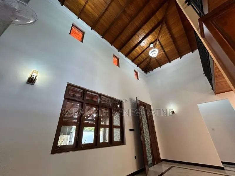 Brand-New House With Modern Architecture - Piliyandala Madapatha