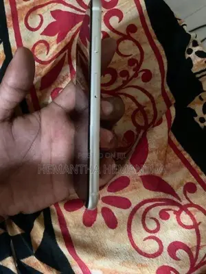 Apple iPhone SE 2 (Used)
