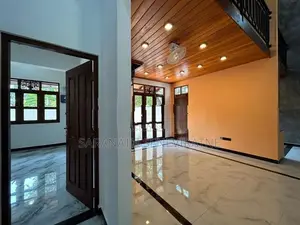 Brand-New House With Modern Architecture - Piliyandala Madapatha