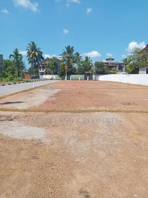 Near 138/2 Road Luxury Land for Sale in Kottawa Maththegoda