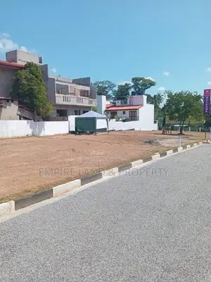 Walking Distance to 138/2 Road Kottawa Maththegoda Land