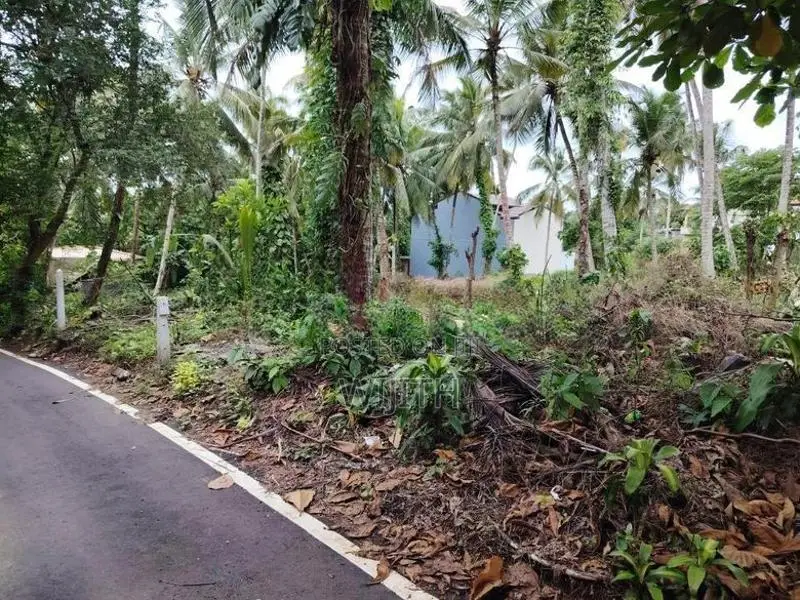 සුපිරි ඉඩමක් විකිණීමට කොටිටාව කොළඹ මාර්ගයට ආසන්නව