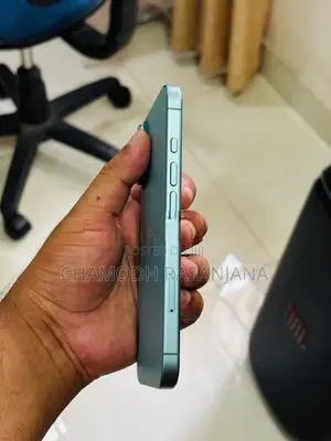 Apple iPhone 16 (Used)
