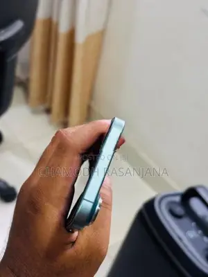 Apple iPhone 16 (Used)