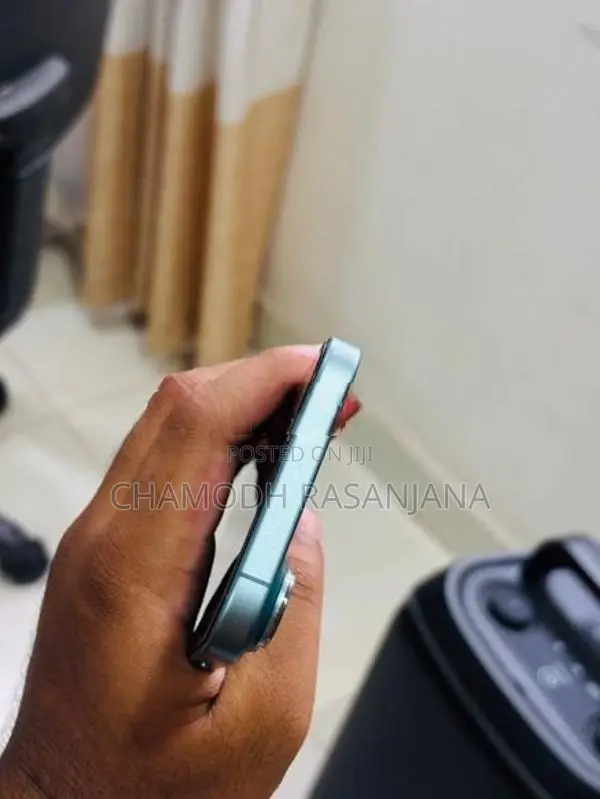 Apple iPhone 16 (Used)