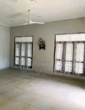 Single complete house sale in Negombo,katana