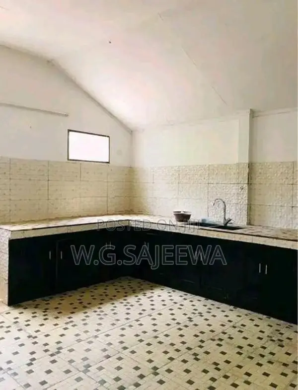 Single complete house sale in Negombo,katana