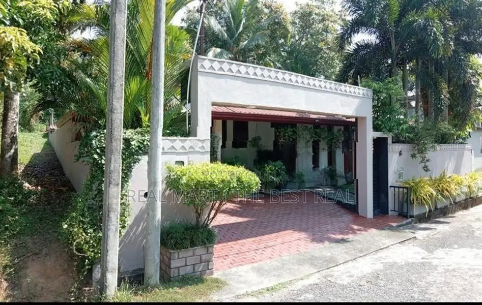 KAHATHUDUWA : 3-BR (10P) MODERN HOUSE FOR SALE