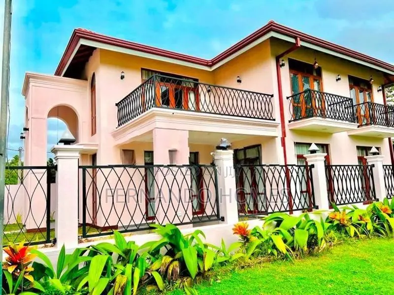 Super Living Conditions Upstairs 4 Br House for Sale Negombo