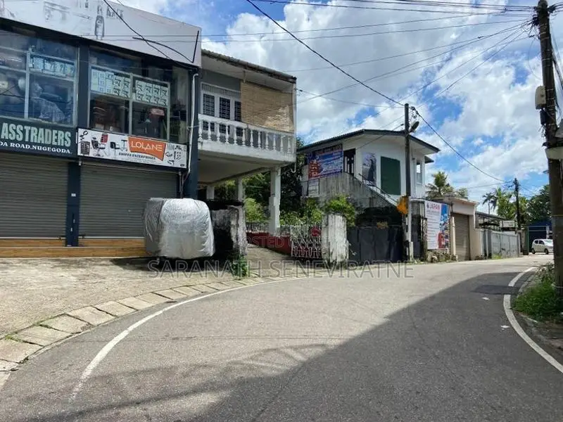 Old House With 3 Meters - 50 Away From Nugegoda Junction