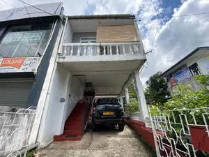 Old House With 3 Meters - 50 Away From Nugegoda Junction