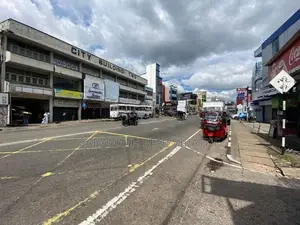 Old House With 3 Meters - 50 Away From Nugegoda Junction