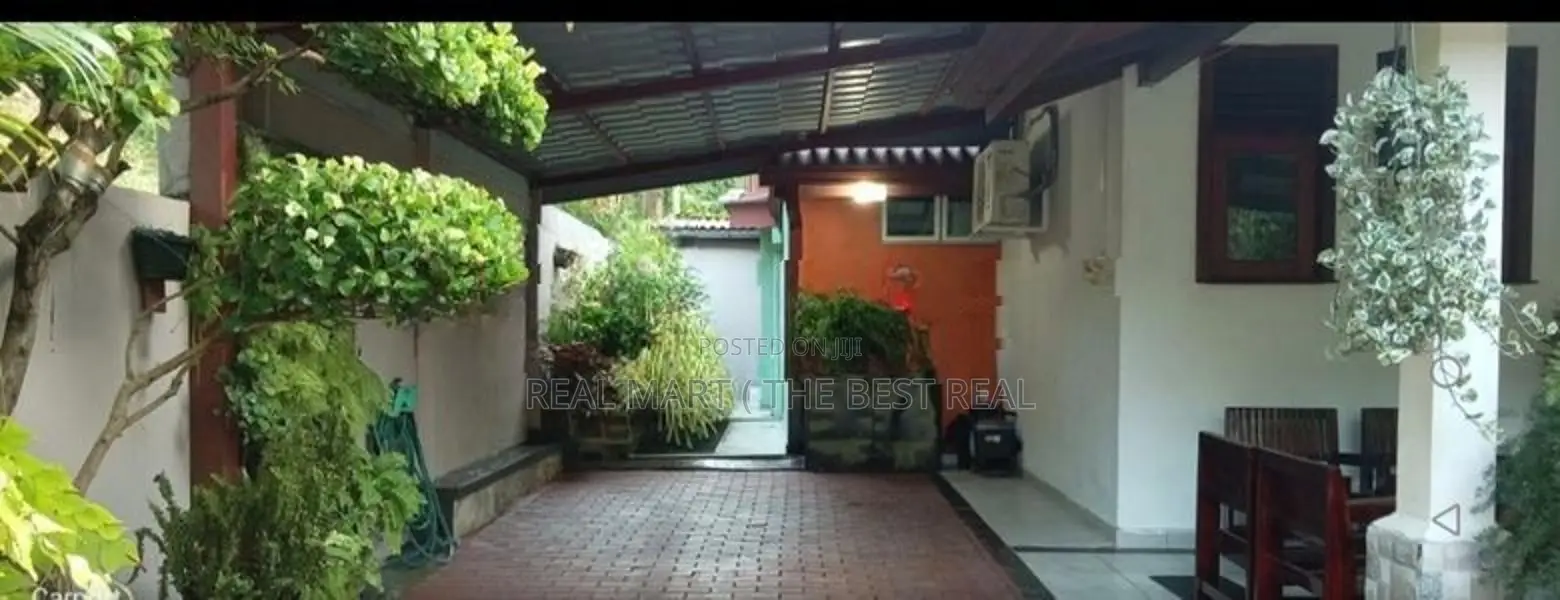KAHATHUDUWA : 3-BR (10P) MODERN HOUSE FOR SALE