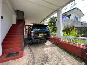 Old House With 3 Meters - 50 Away From Nugegoda Junction