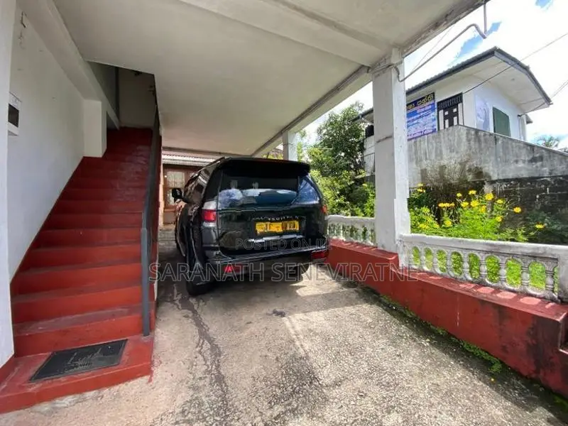 Old House With 3 Meters - 50 Away From Nugegoda Junction