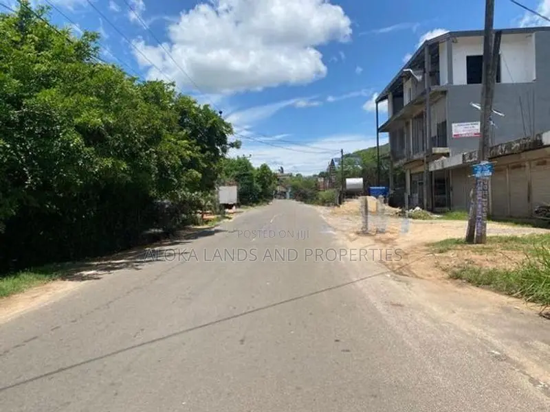 Building for sale in Dambulla ( දඹුල්ල ආර්ථික මධ්‍යස්ථානය අසළින්)