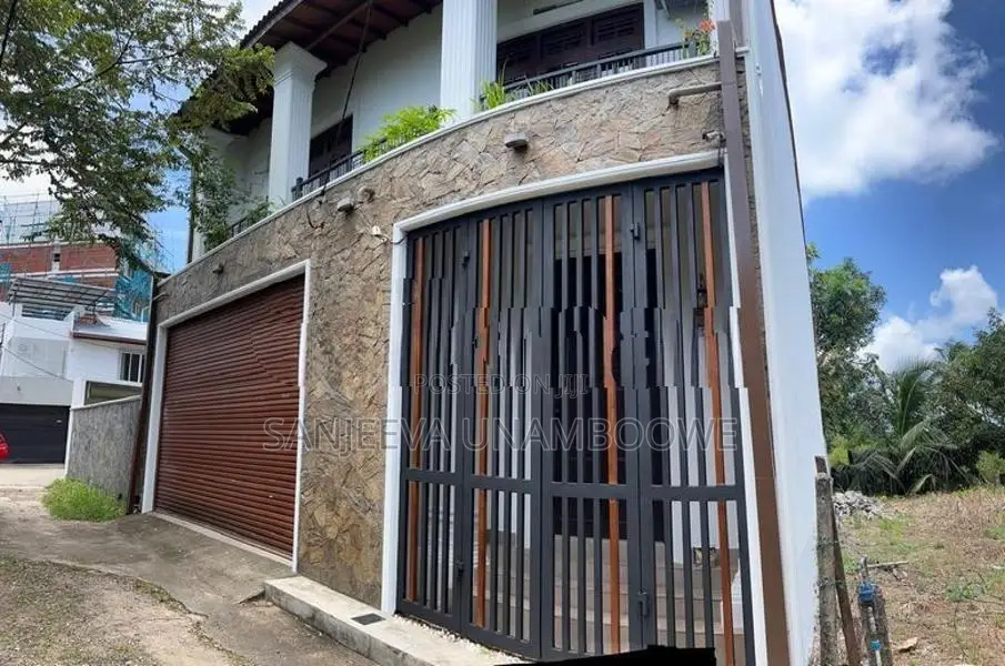 Semi-Furnished Luxury House for Rent in Madiwela-Kotte