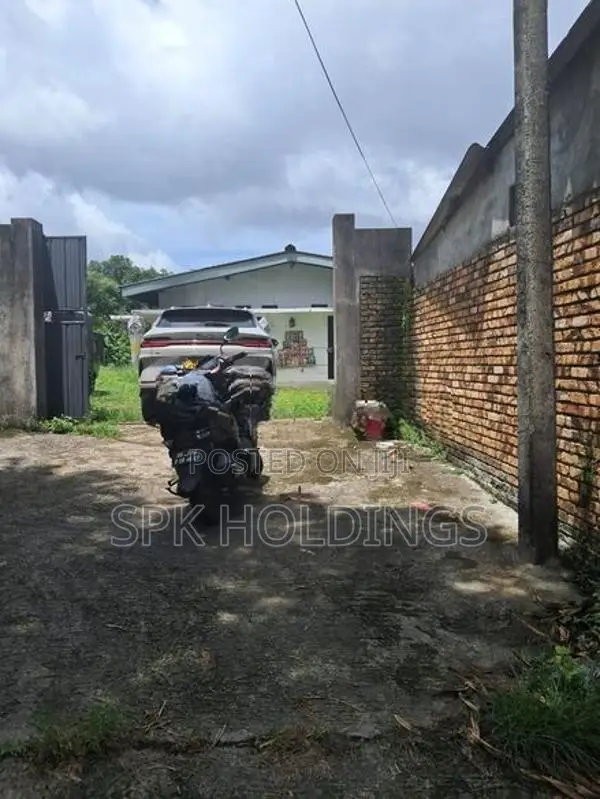 Prime 23.7 Perch Land with Old House – Near Parliament Road, Palawatht