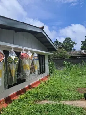 Prime 23.7 Perch Land with Old House – Near Parliament Road, Palawatht