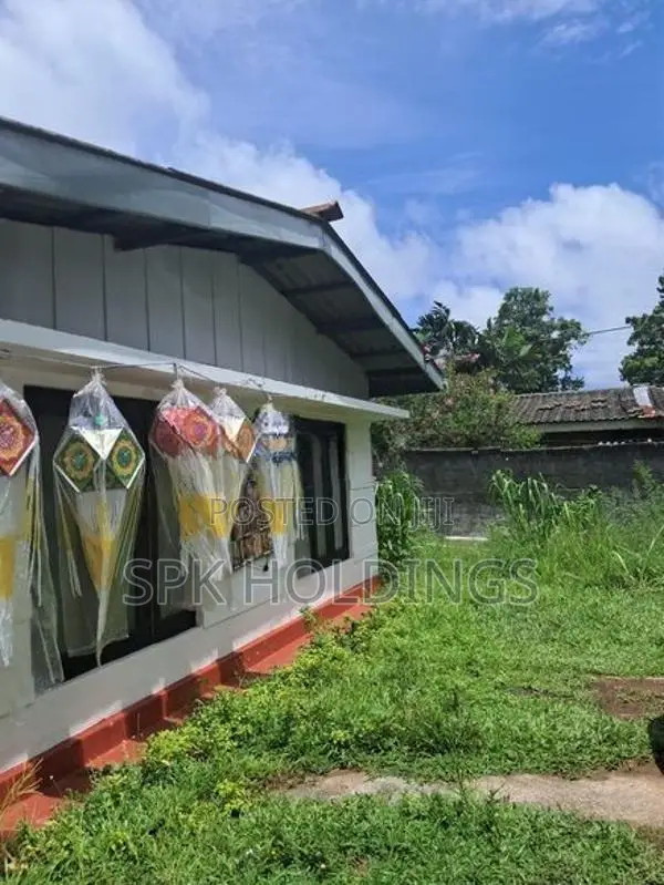 Prime 23.7 Perch Land with Old House – Near Parliament Road, Palawatht