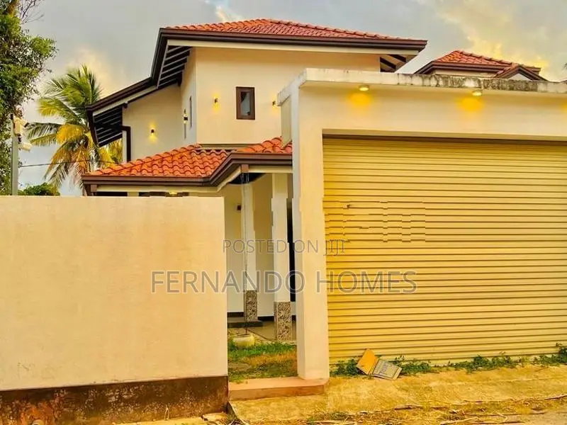 Daluwakotuwa Nice 3 Br Single Story Well Built House For Sale In Negom