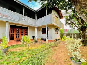 18P Land With 5 Bed Rooms Upstairs House For Sale In Negombo Area
