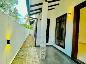 Daluwakotuwa Nice 3 Br Single Story Well Built House For Sale In Negom