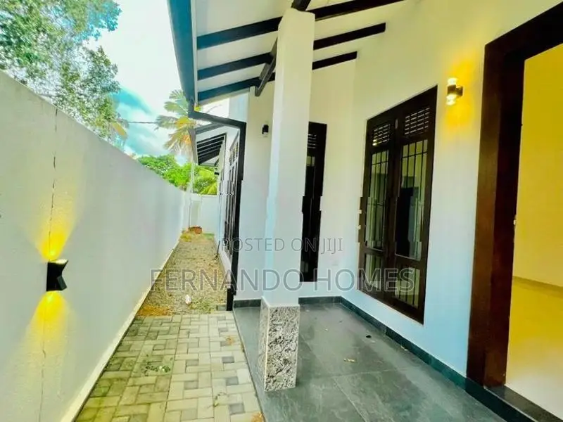 Daluwakotuwa Nice 3 Br Single Story Well Built House For Sale In Negom