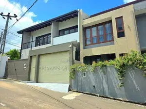 Brand New Mordern House in Piliyandala