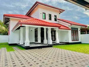 Clear Deeds 16P Land With Single Storey House for Sale In Kandawala