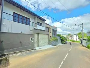 Brand New Mordern House in Piliyandala