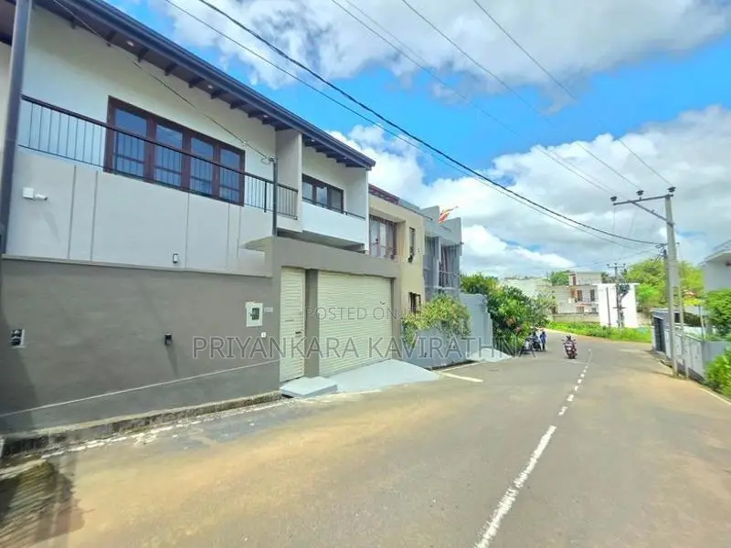 Brand New Mordern House in Piliyandala