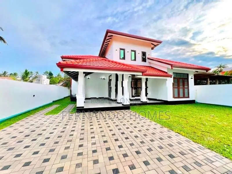 Clear Deeds 16P Land With Single Storey House for Sale In Kandawala