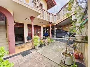 Kiribathgoda Town Luxury House for Sale