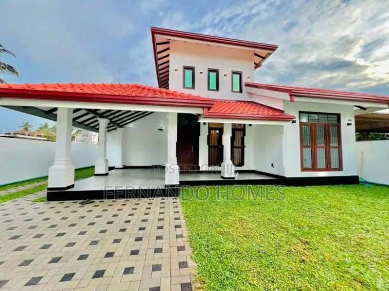 Clear Deeds 16P Land With Single Storey House for Sale In Kandawala
