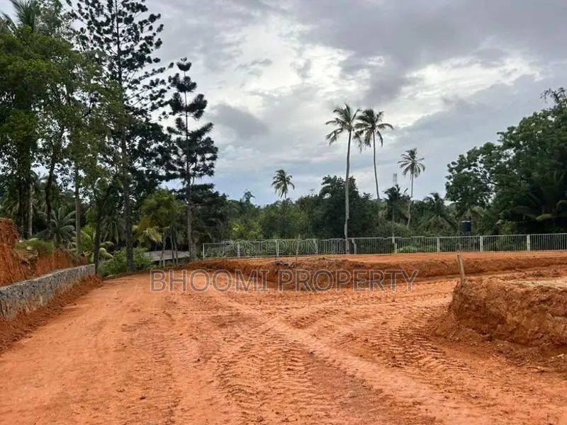 කරාපිටිය රෝහලට ලගින්ම අගනා බිම් කොටස්