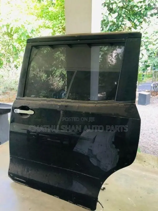 Toyota voxy naoh esquire door