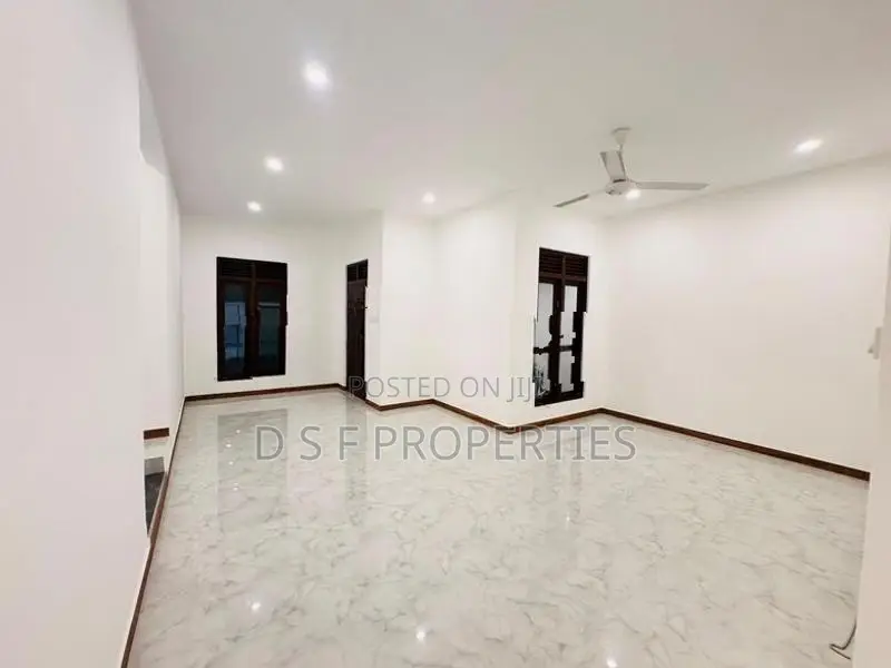 A BRAND NEW SINGALE STORY HOUSE In GODAGAMA