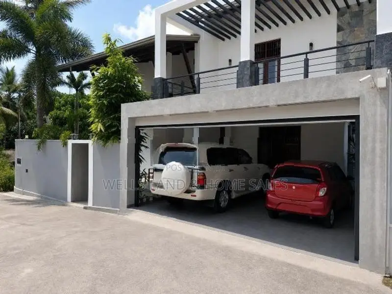 Luxury Two Storied House For Sale - Thalawathugoda