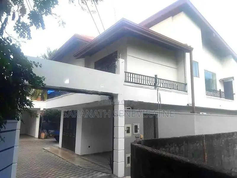 House in Maharagama මහරගම මහවත්තේ සුන්දර වෙල් යායකට මායිම්ව