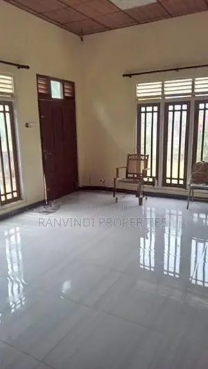 අංගසම්පූර්ණ නිවසක් විකිණීමට කඩවත