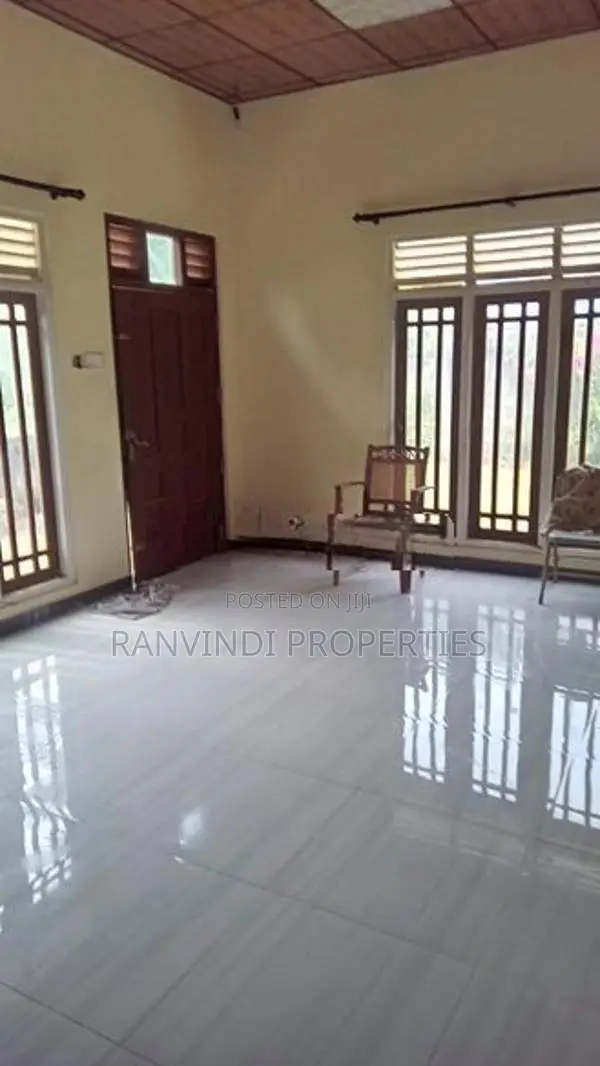 අංගසම්පූර්ණ නිවසක් විකිණීමට කඩවත