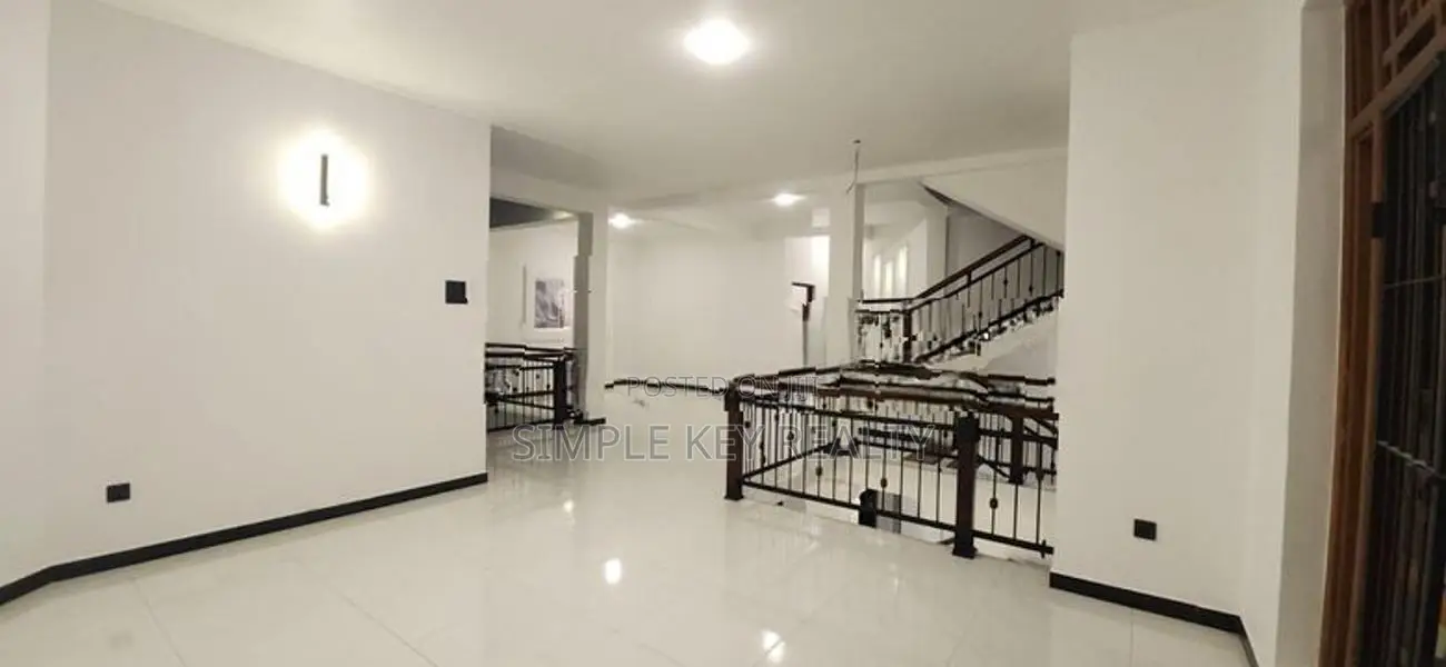 Beutiful three store house for sale in gampaha yakkala road