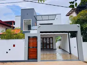Luxury House For Sale in Piliyandala