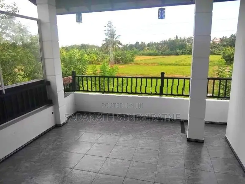 House in Maharagama මහරගම මහවත්තේ සුන්දර වෙල් යායකට මායිම්ව