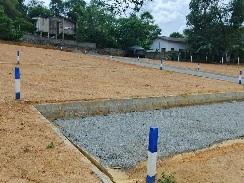 Land for Sale at Meegoda Near High Level Road