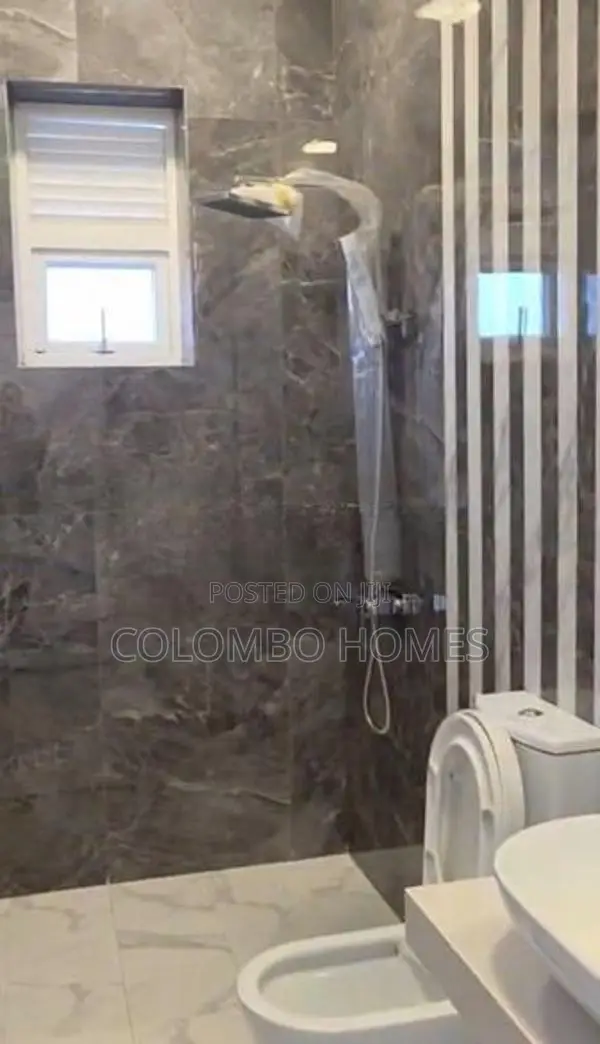 4 Beds luxury brand new apartment for sale - Dehiwala