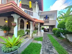 බෝකුන්දර පිහිටි පර්චස් 18 සුකෝපබෝගී තෙමහල් නිවස ගෘහ උපකරණ සමග විකිනීමට
