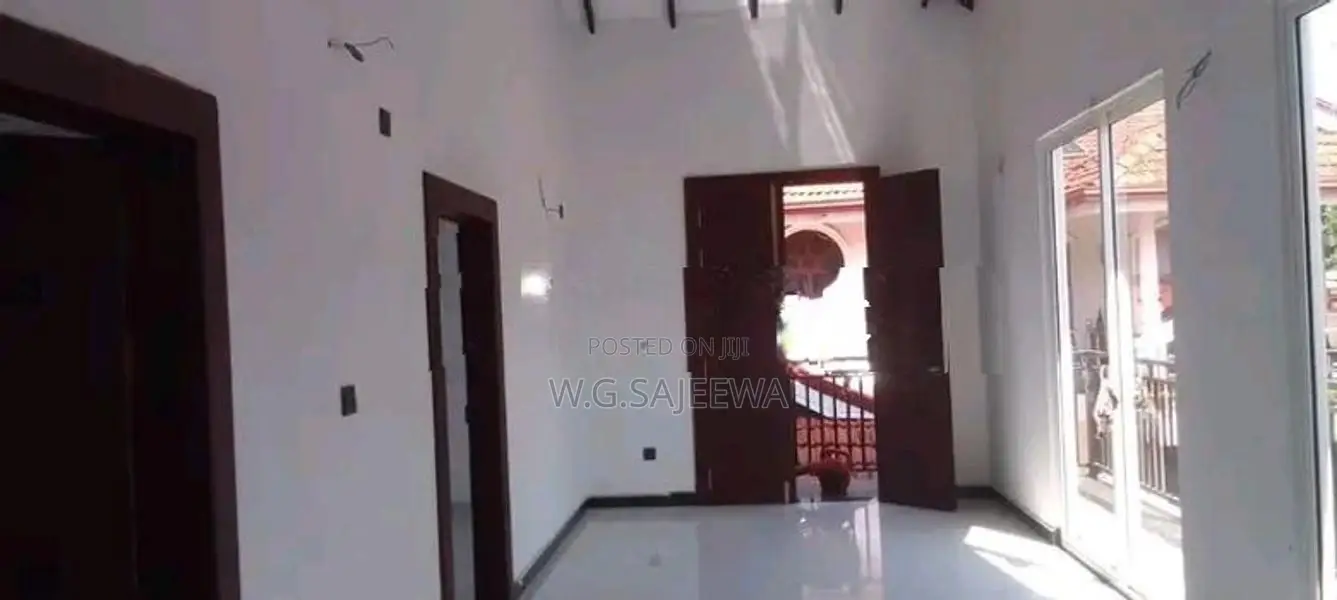 Newly built Upstair house rent in Negombo