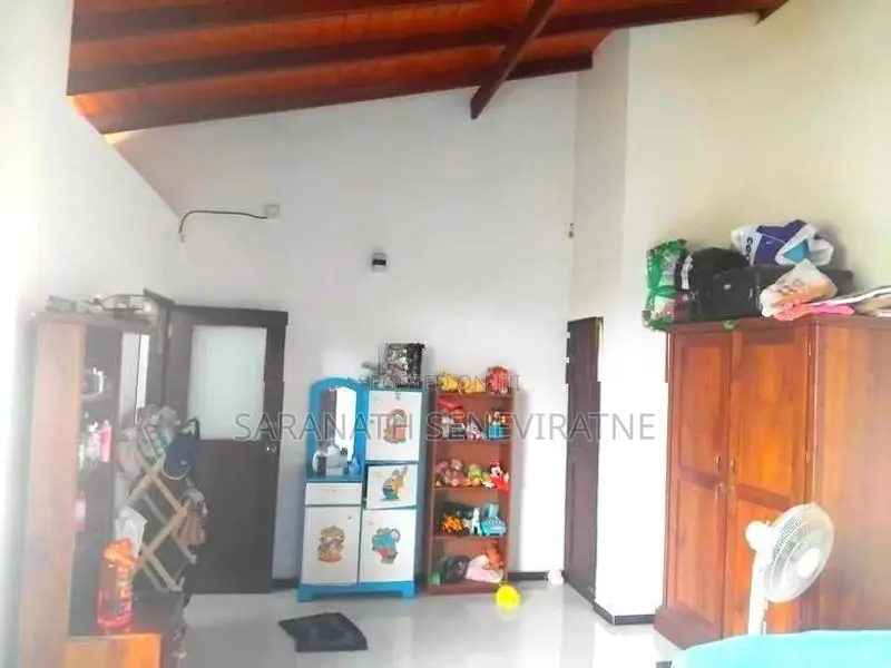 House in Maharagama මහරගම මහවත්තේ සුන්දර වෙල් යායකට මායිම්ව